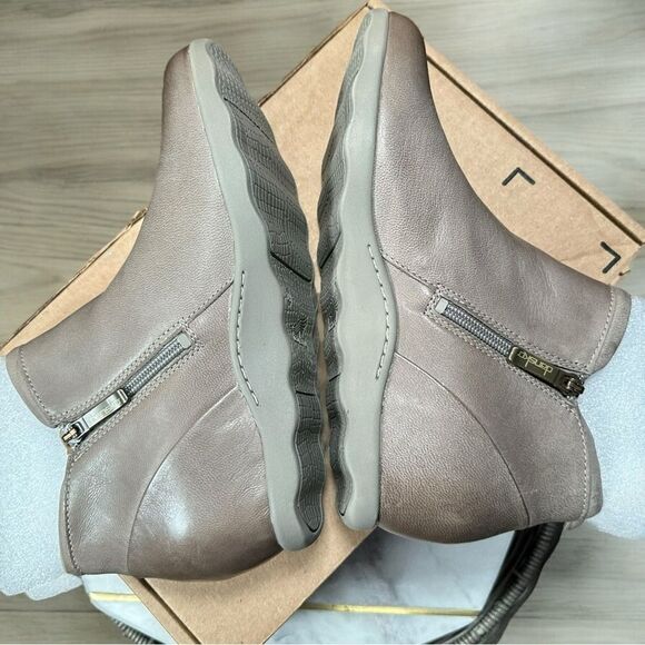 🆕🔥 DANSKO Leather Miki Zippered Boot Bootie TAUPE BURNSIHED Size 39 - Picture 8 of 14